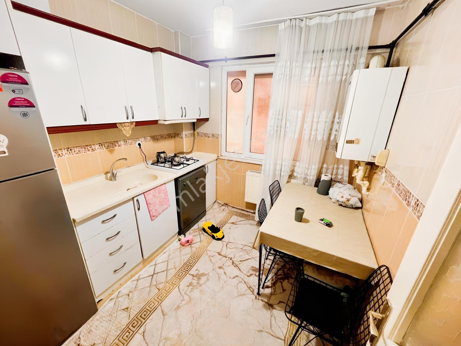 Halkalı Gümrük Yolu Yakını 1+1 65m2 Geniş Mutfaklı Daire — fotoğraf 8