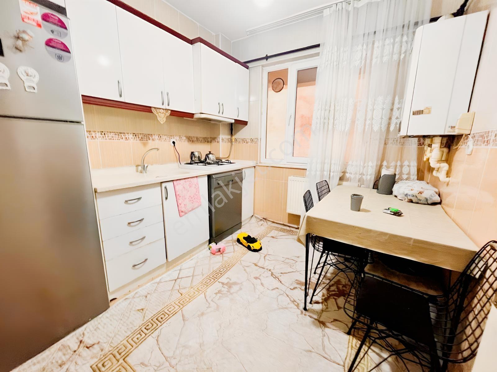 Halkalı Gümrük Yolu Yakını 1+1 65m2 Geniş Mutfaklı Daire — fotoğraf 9