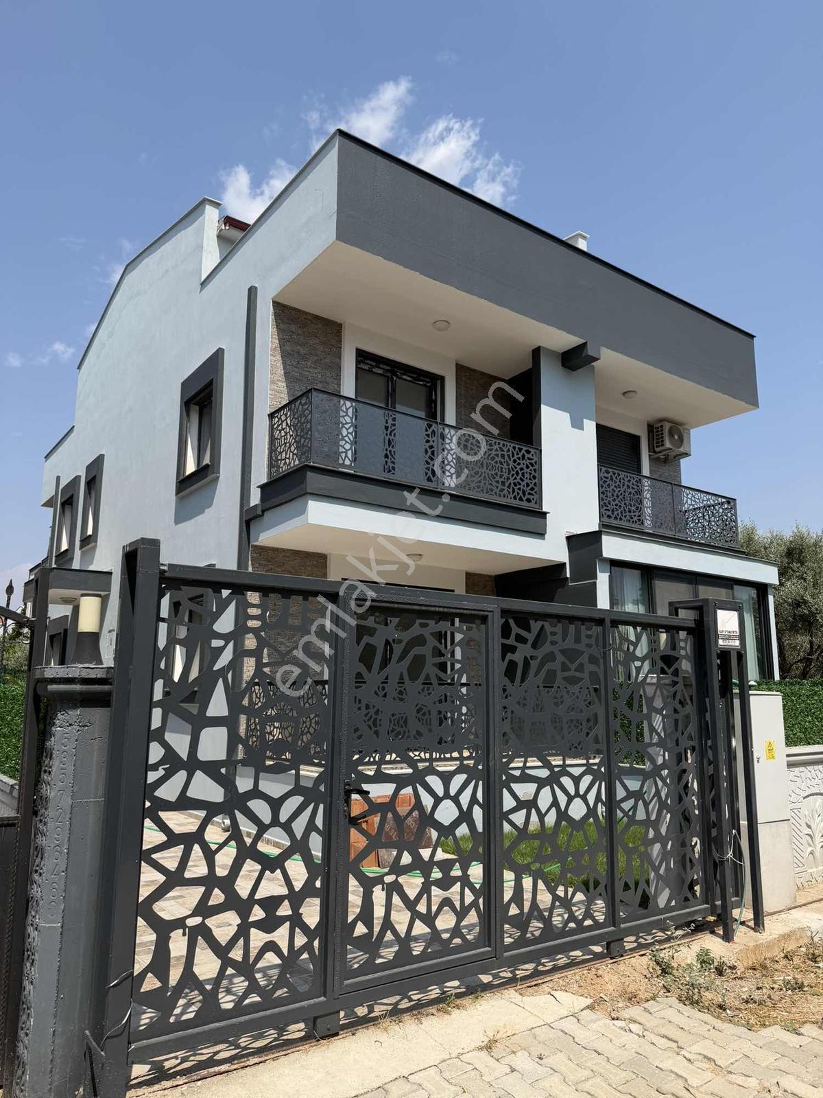 Menderes Coldwell Banker Poyraz'Dan 4+1 Müstakil Villa