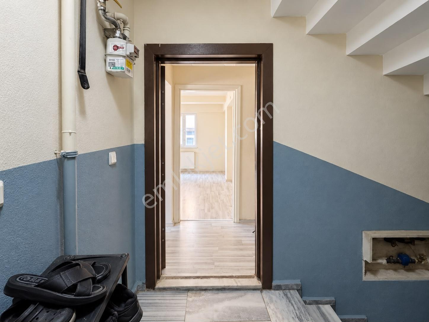 Sultangazi Gazi Mahallesi'nde Satılık 2+1 Daire | 72 M² | — fotoğraf 2