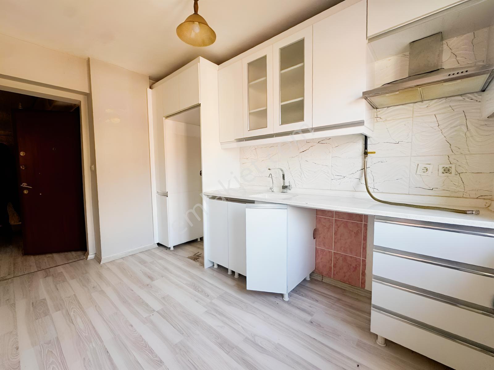 Sultangazi Gazi Mahallesi'nde Satılık 2+1 Daire | 72 M² | — fotoğraf 8