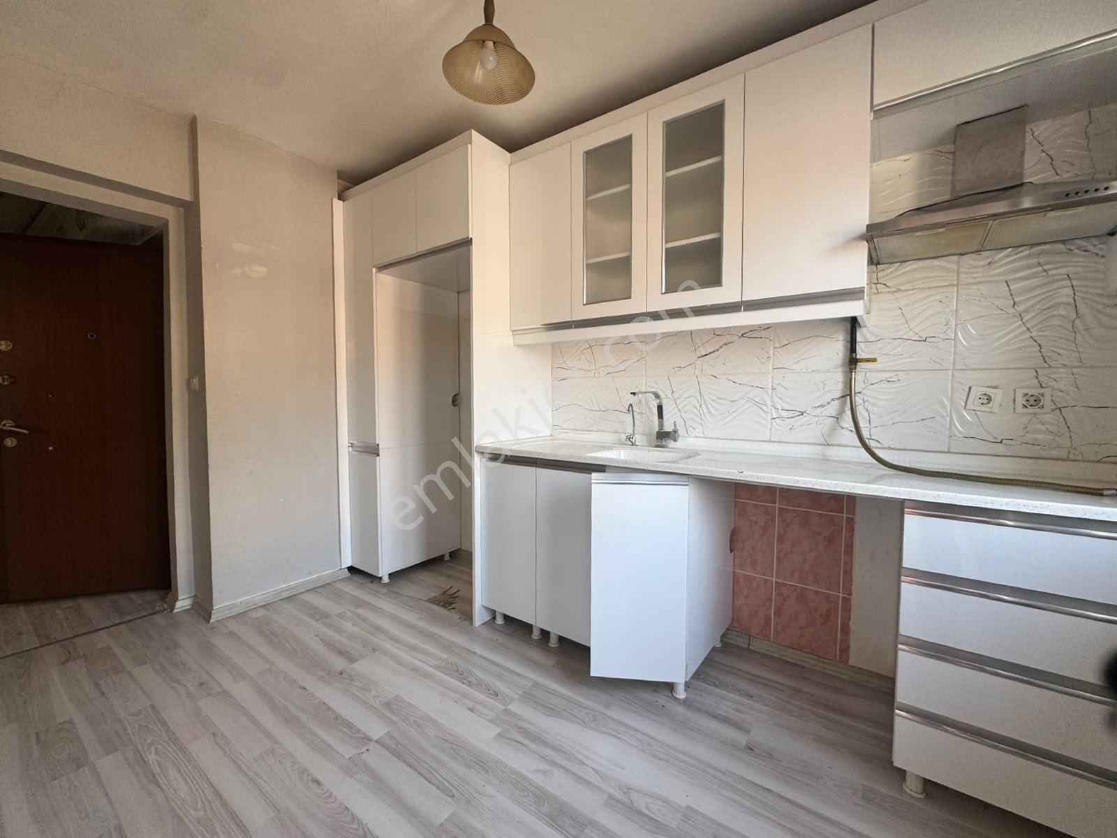 Sultangazi Gazi Mahallesi'nde Satılık 2+1 Daire | 72 M² | — fotoğraf 9