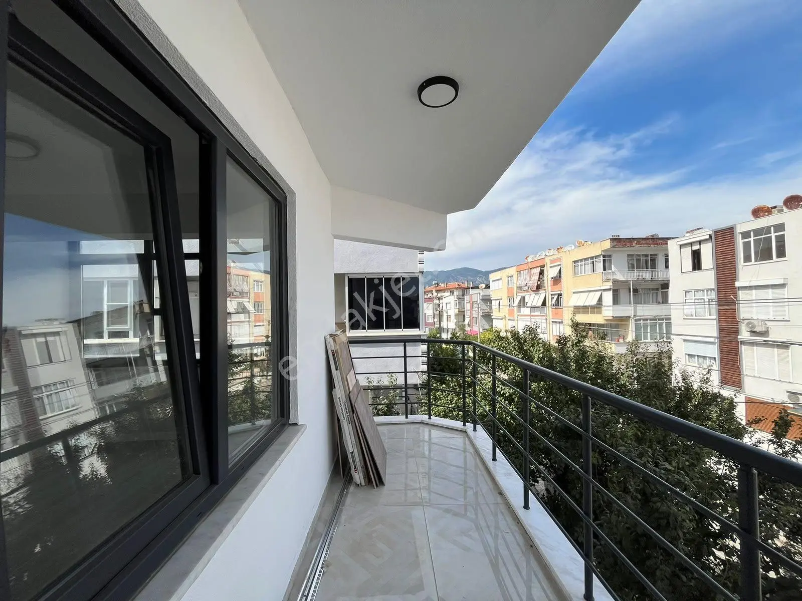 Yükselden Akçay Merkezde Denize 100 Mt Ön Cephe Ara Kat 2+1 — fotoğraf 21