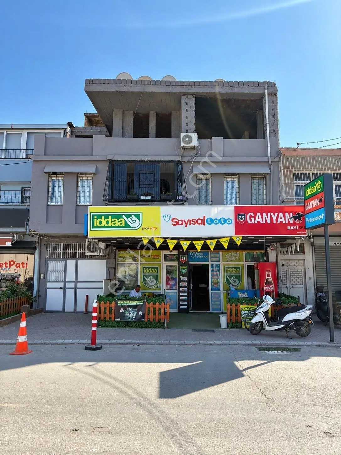 Akkapı'Da Satılık Müstakil 2 Ev Ve Kiracılı Dükkan-Yatırımlık Frs.