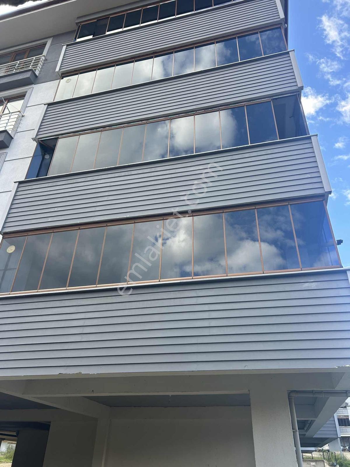 Cide'De Satılık Büyük Çivt Banyolu Daire