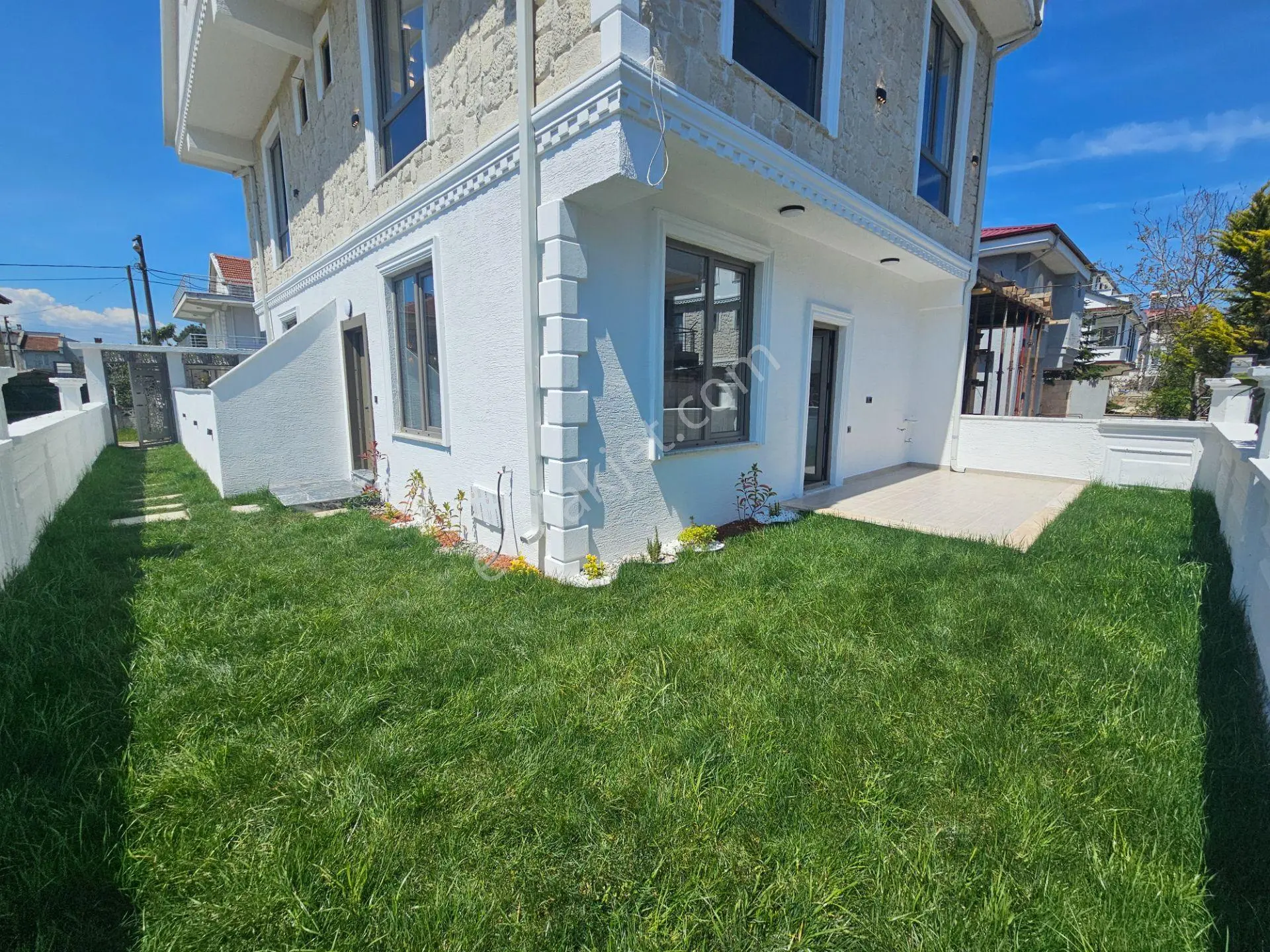 Deniz'e 50 Mt Mesafede 3+1 , Geniş Bahçeli Satılık Villa — fotoğraf 5