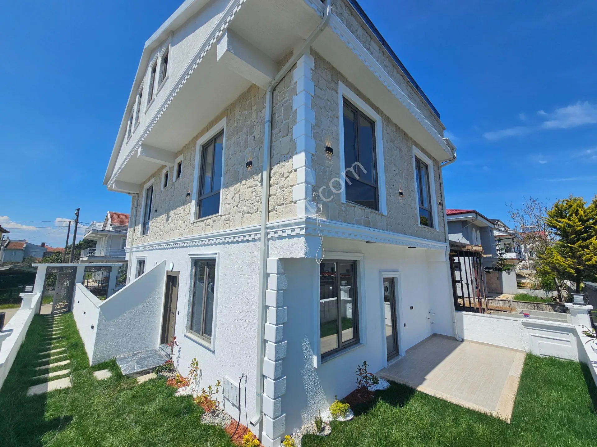 Deniz'e 50 Mt Mesafede 3+1 , Geniş Bahçeli Satılık Villa — fotoğraf 7