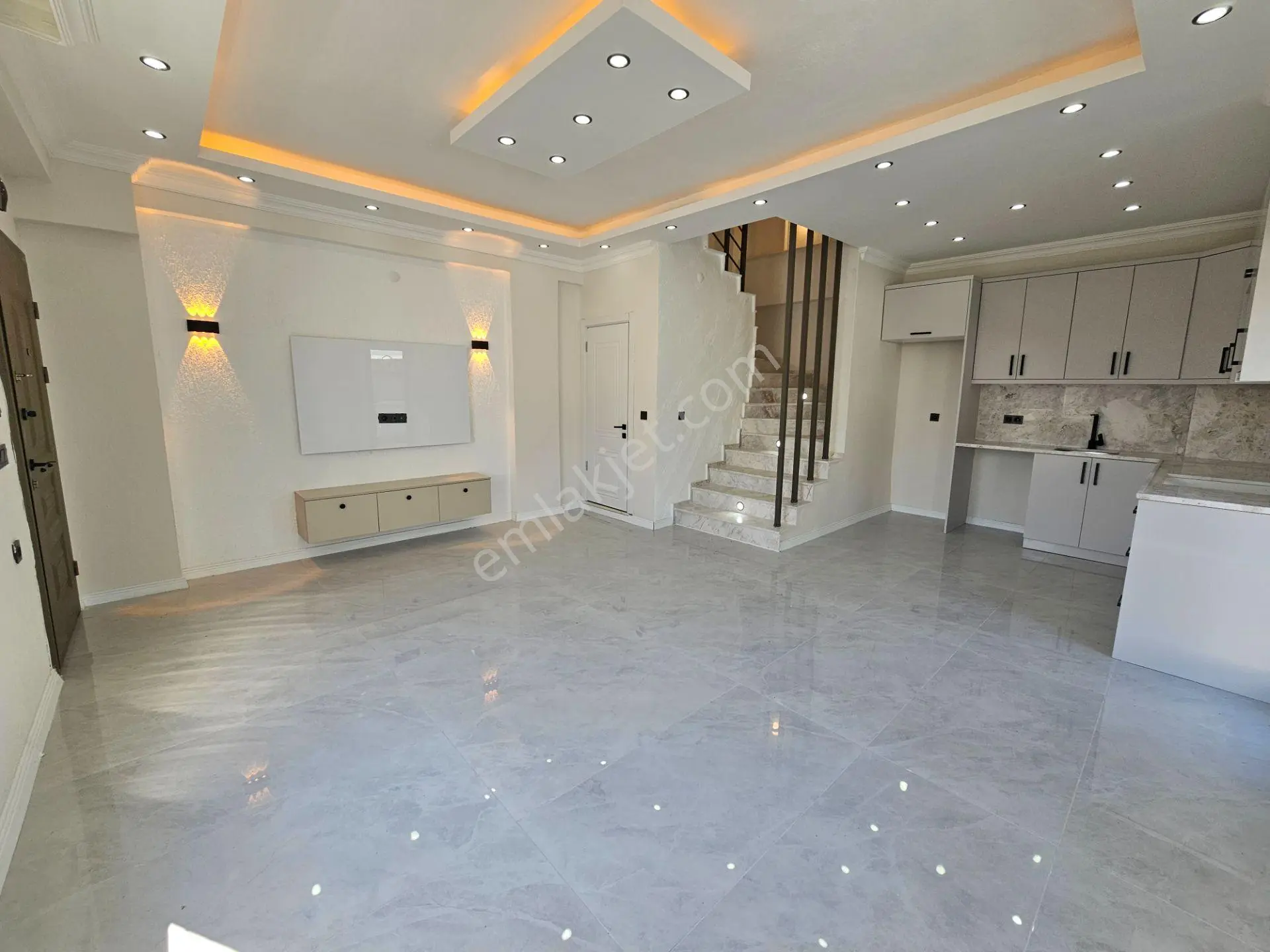Deniz'e 50 Mt Mesafede 3+1 , Geniş Bahçeli Satılık Villa — fotoğraf 8