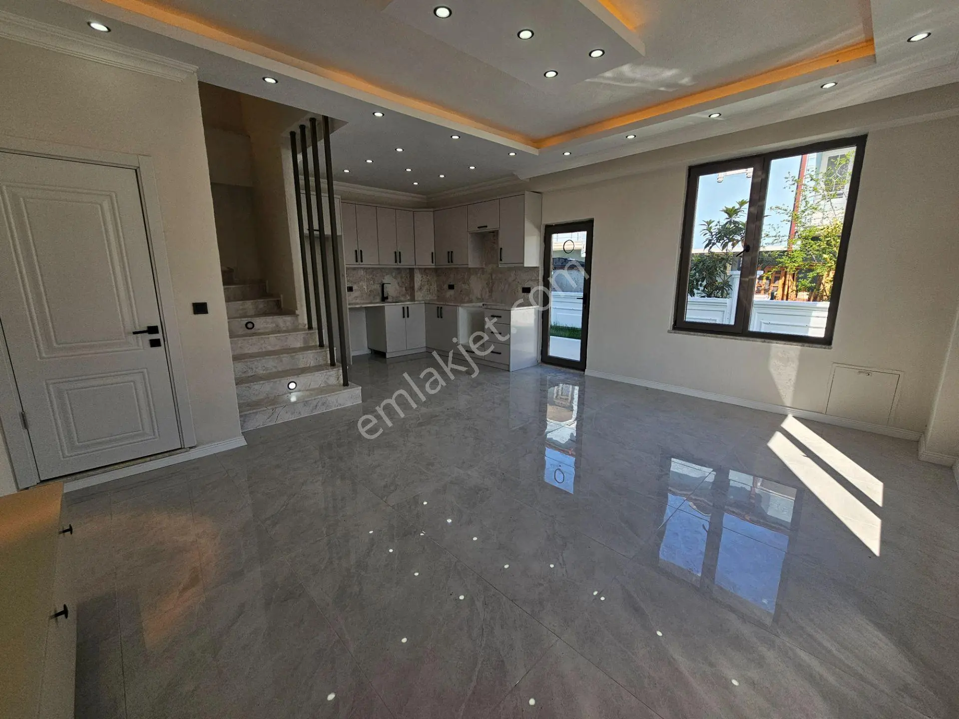 Deniz'e 50 Mt Mesafede 3+1 , Geniş Bahçeli Satılık Villa — fotoğraf 10