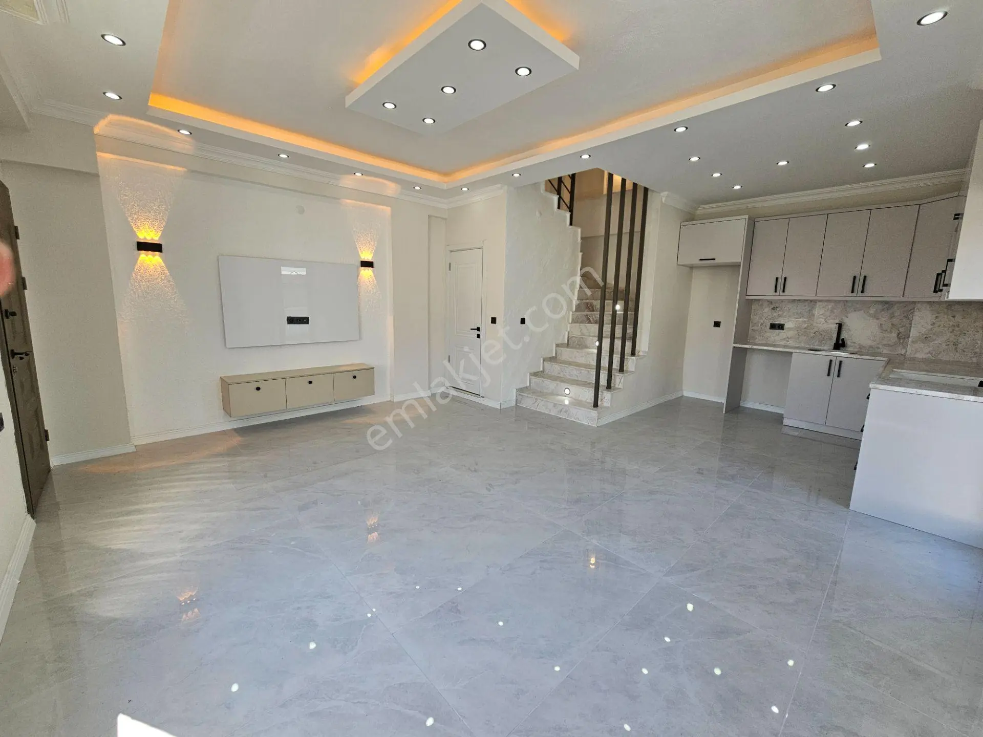 Deniz'e 50 Mt Mesafede 3+1 , Geniş Bahçeli Satılık Villa — fotoğraf 11