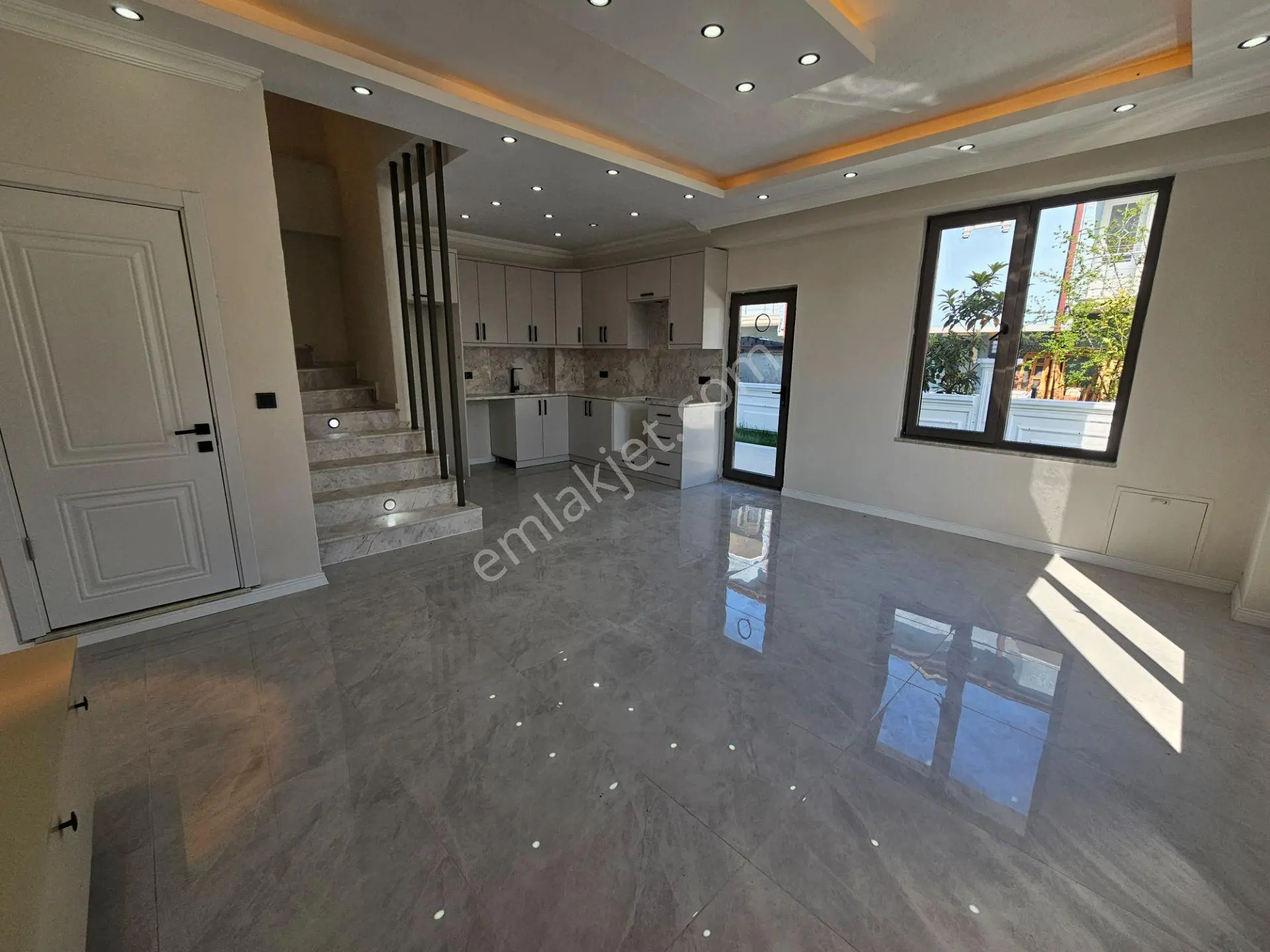 Deniz'e 50 Mt Mesafede 3+1 , Geniş Bahçeli Satılık Villa — fotoğraf 15