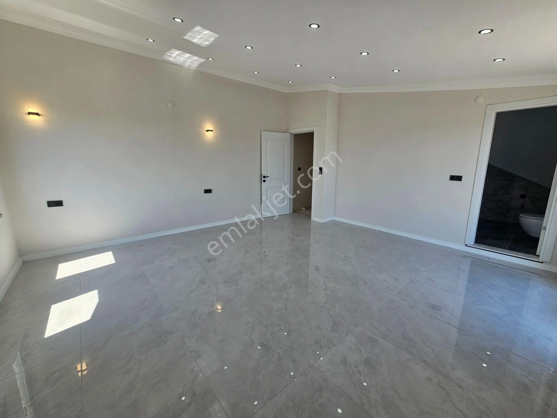 Deniz'e 50 Mt Mesafede 3+1 , Geniş Bahçeli Satılık Villa — fotoğraf 31
