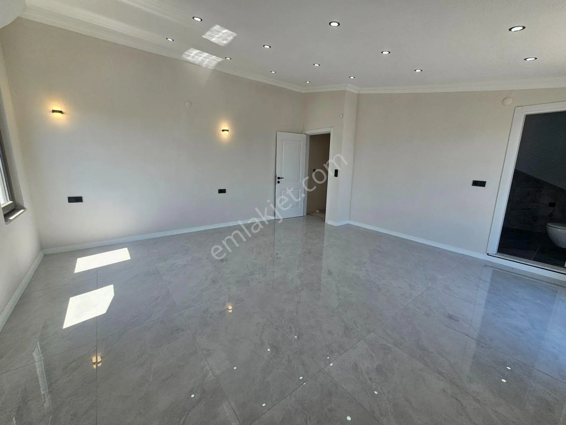 Deniz'e 50 Mt Mesafede 3+1 , Geniş Bahçeli Satılık Villa — fotoğraf 33