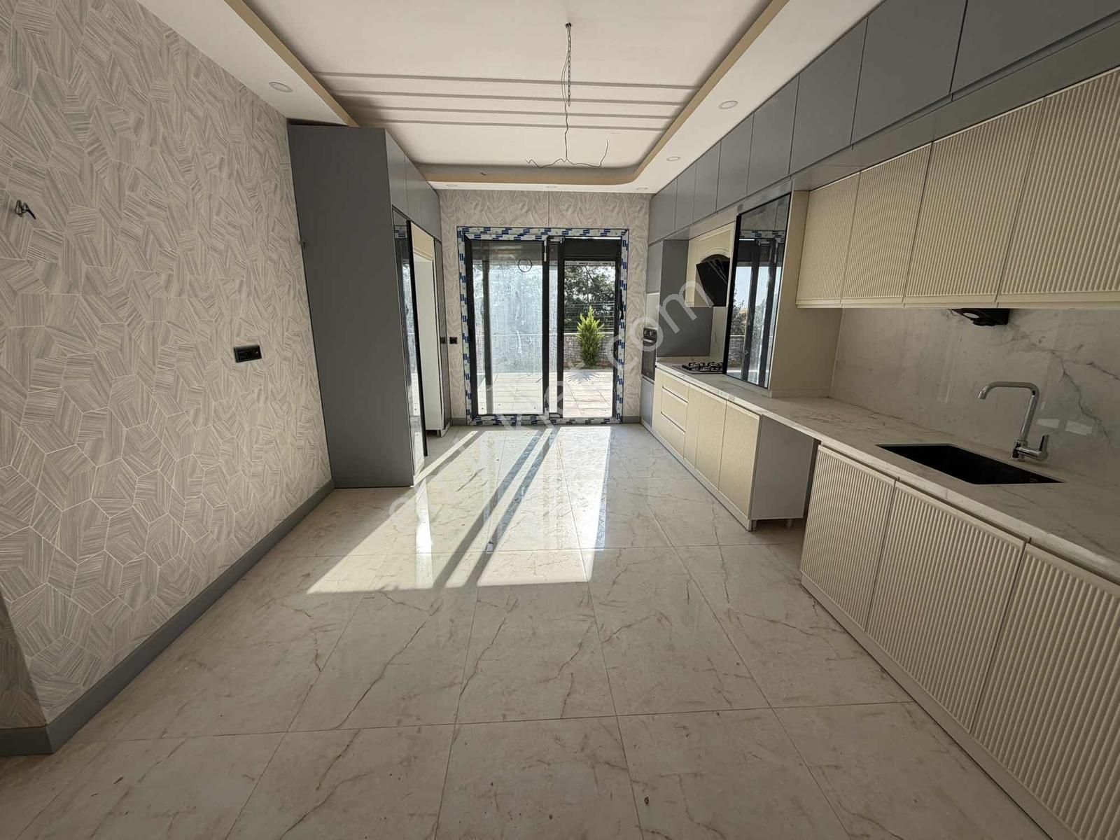 Site İçinde Lüks Satılık Villa — fotoğraf 3