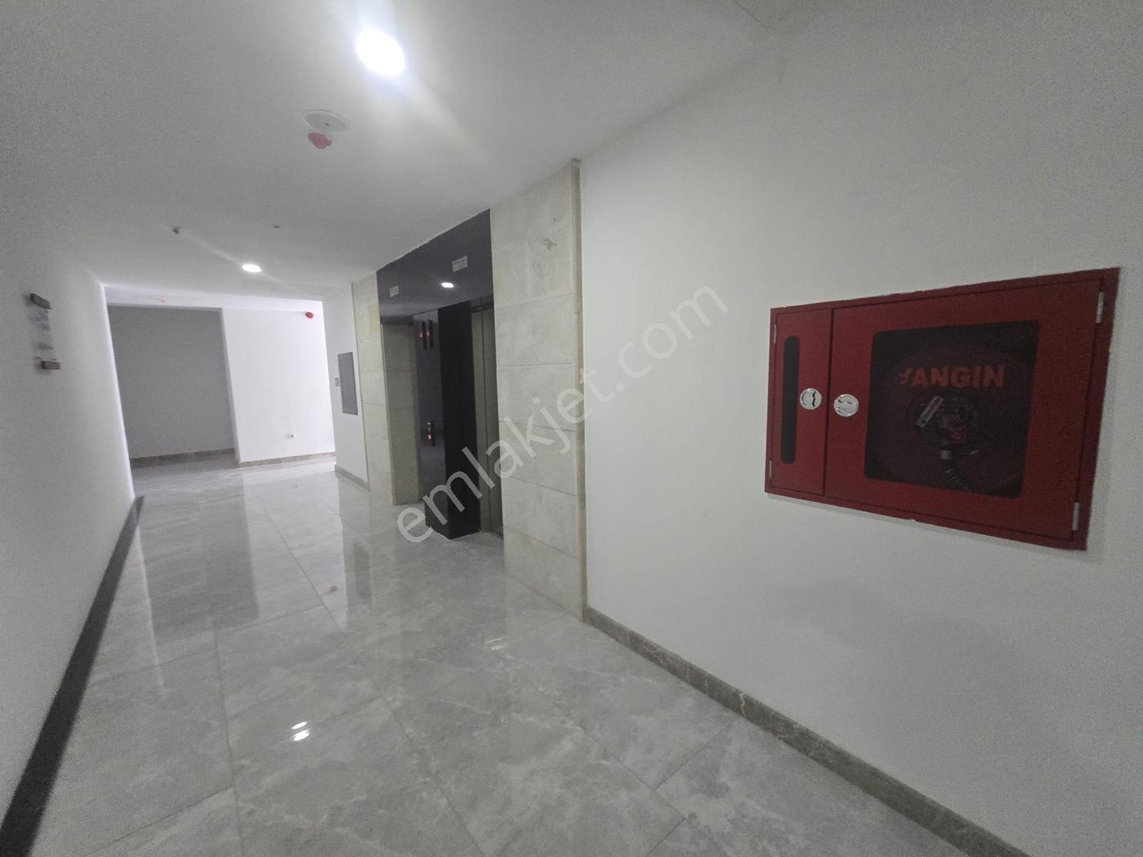 İncek'te Göl Manzaralı Teraslı Satılık 2+1 Daire — fotoğraf 4