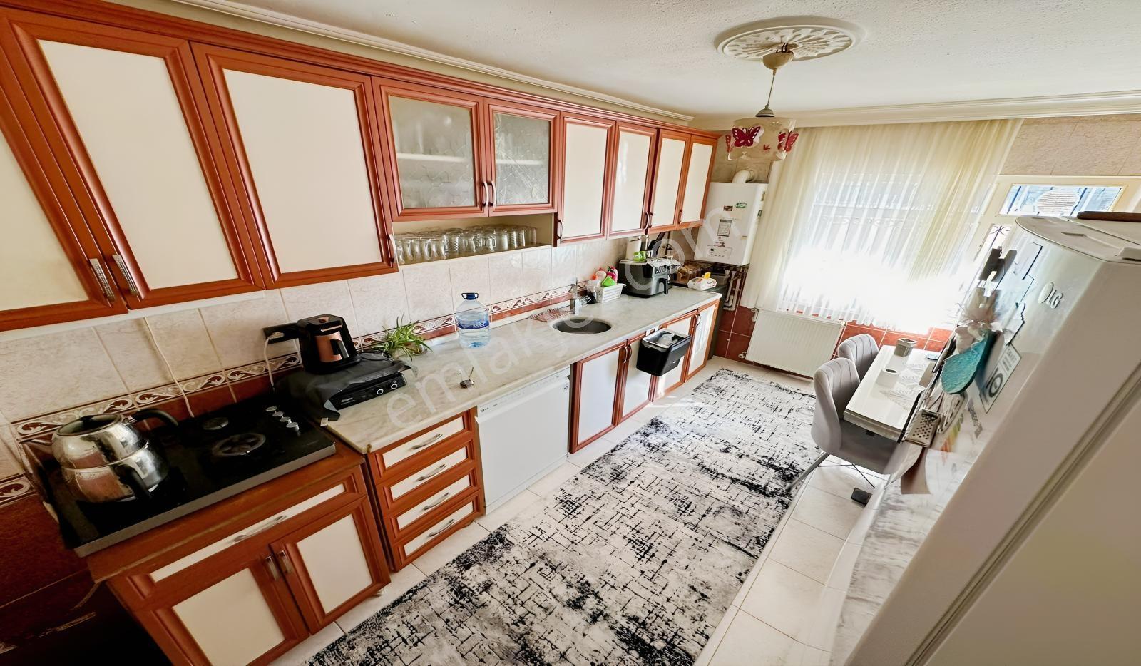 Kuşcağız'da 3+1 Açık Cepheli Cadde Yakını Kök Tapu Masrafsız — fotoğraf 2