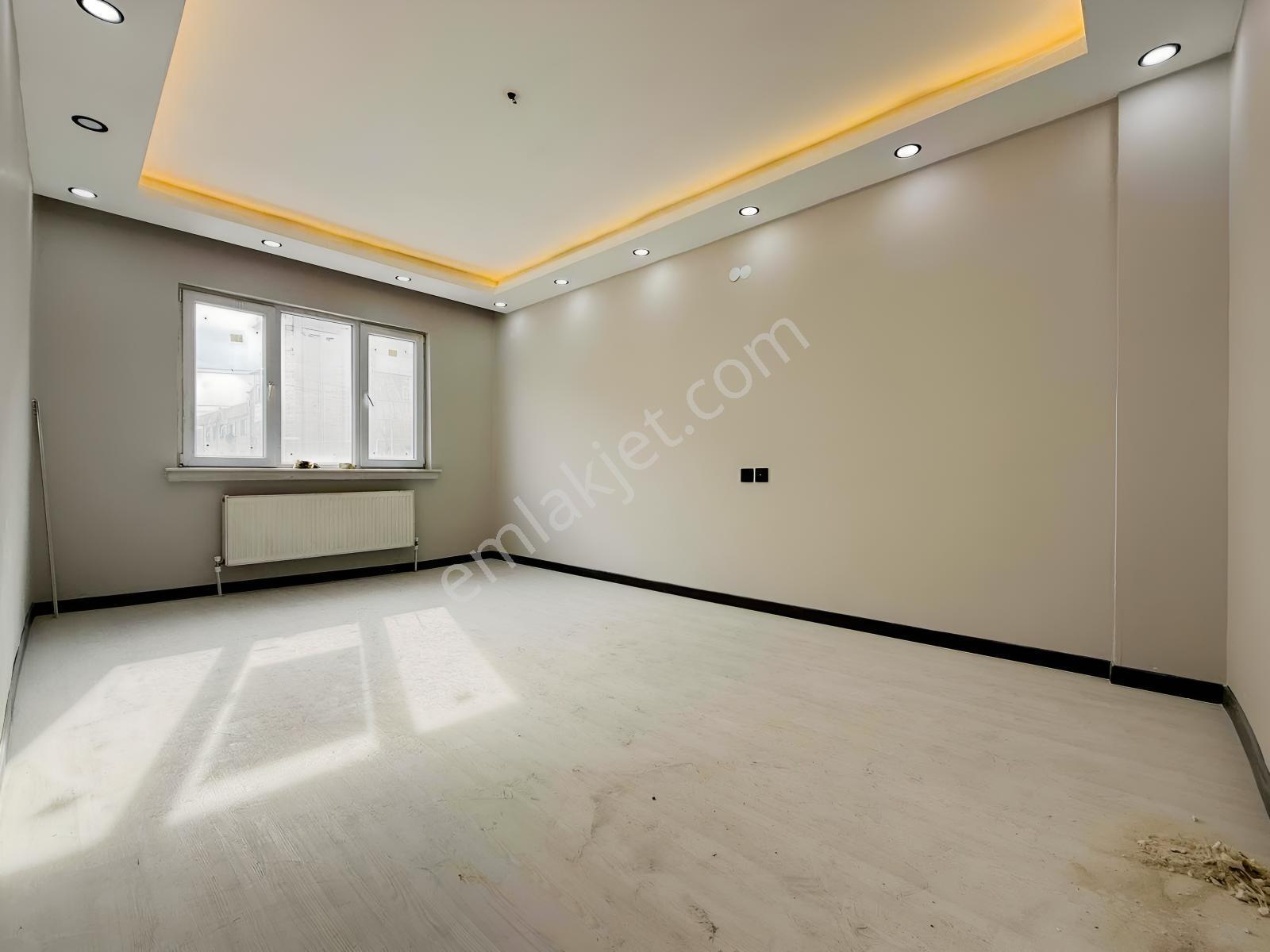 Emek Mah. Ertaş Caddesi Yakını 3+1 130M2 Arakat Daire