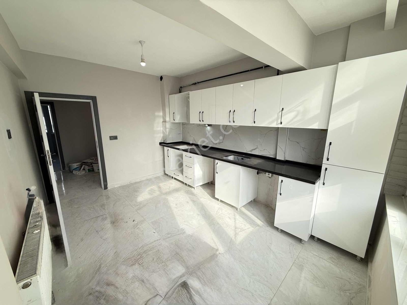 Emek Mah. Ertaş Caddesi Yakını 3+1 130m2 Arakat Daire — fotoğraf 4