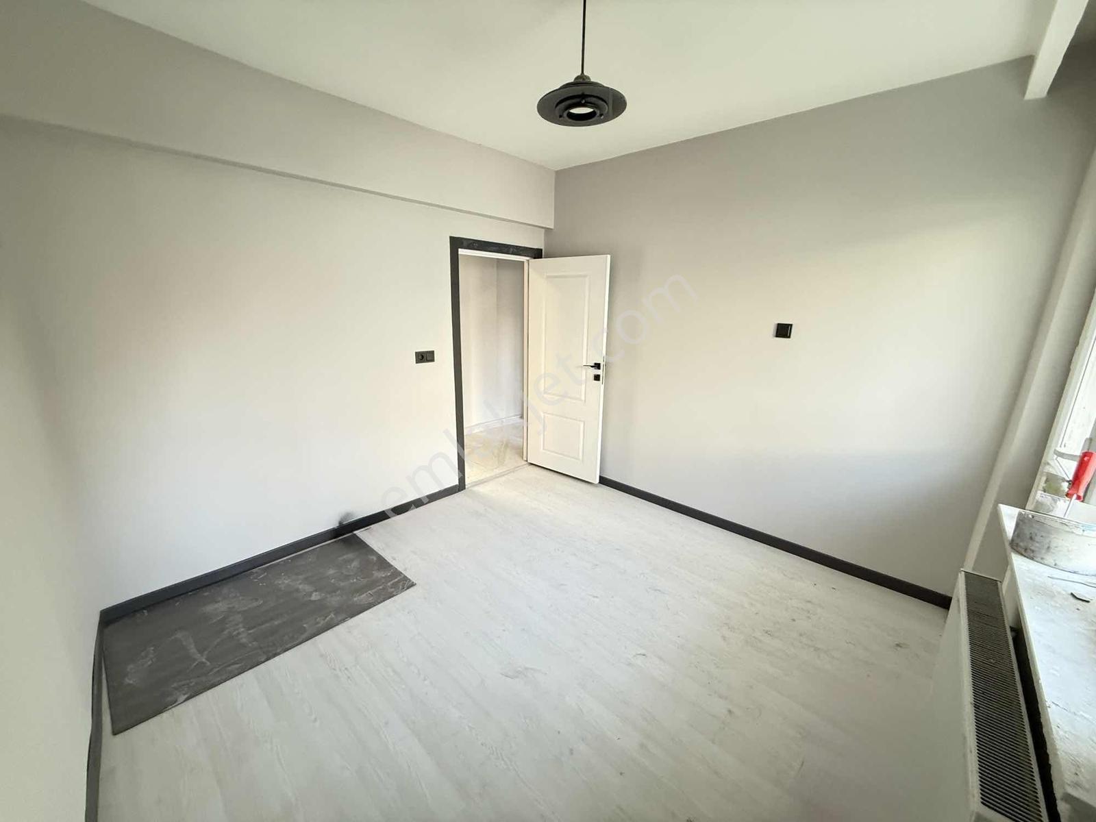 Emek Mah. Ertaş Caddesi Yakını 3+1 130m2 Arakat Daire — fotoğraf 7