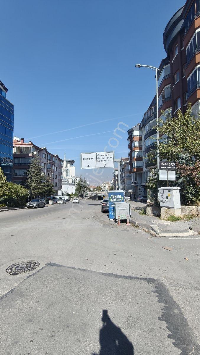 Balgat Ceyhun Atıf Kansu Caddesinde Satılık 3+1 Boş Daire — fotoğraf 3
