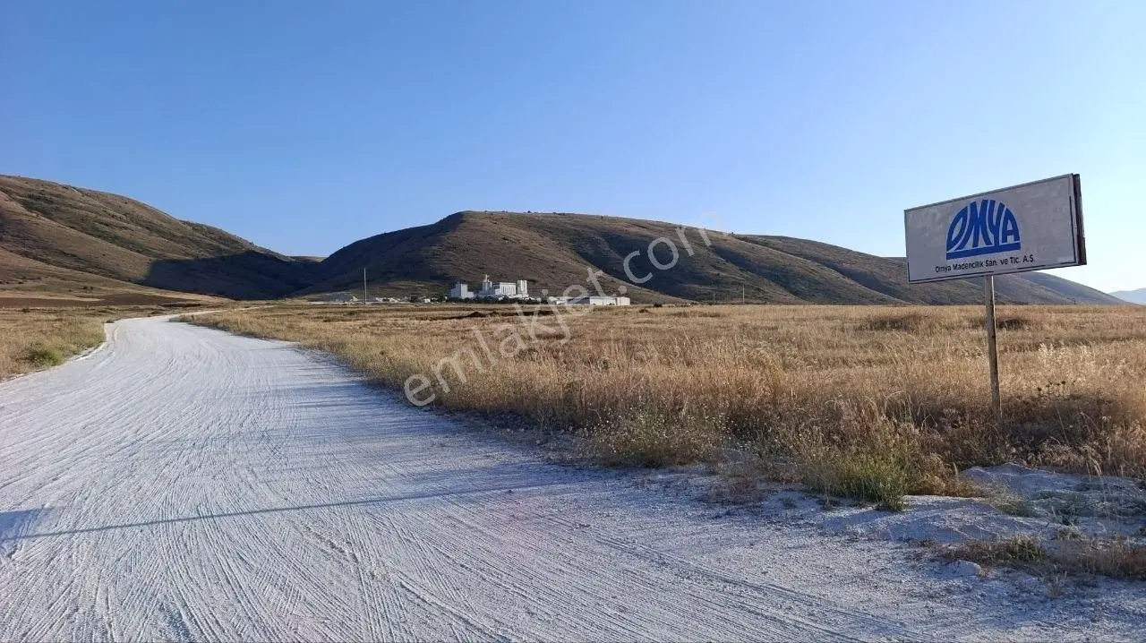 Demirbilek'ten 200 Metre Asfalt Cepheli Tarla — fotoğraf 4