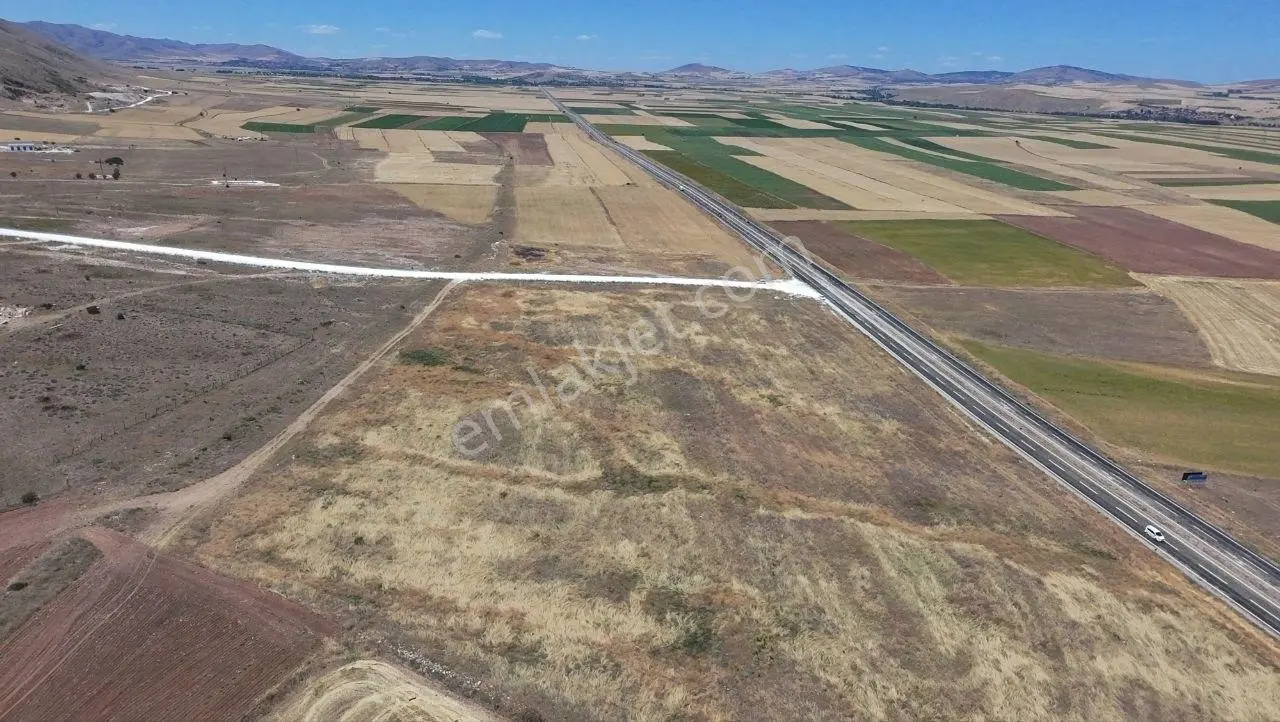 Demirbilek'ten 200 Metre Asfalt Cepheli Tarla — fotoğraf 5