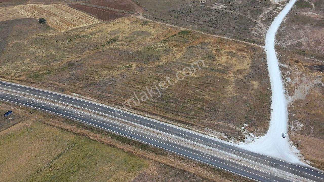 Demirbilek'ten 200 Metre Asfalt Cepheli Tarla — fotoğraf 7