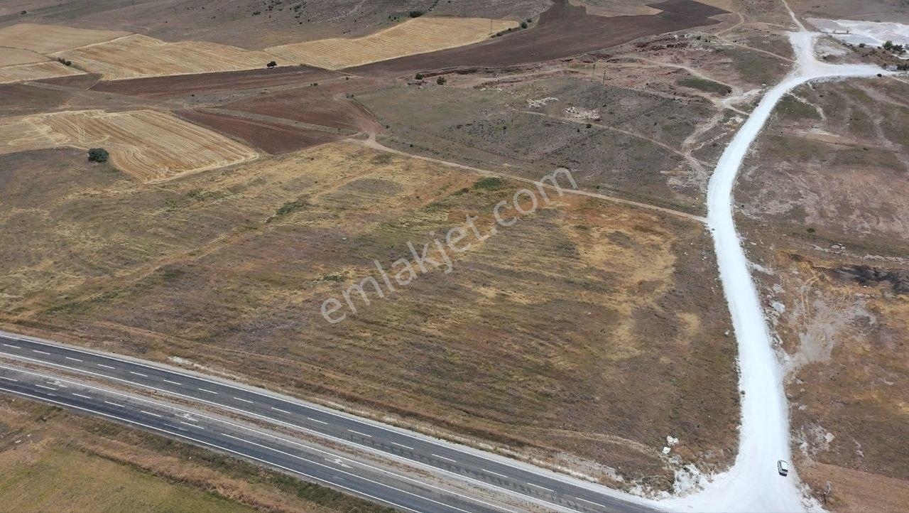 Demirbilek'ten 200 Metre Asfalt Cepheli Tarla — fotoğraf 8