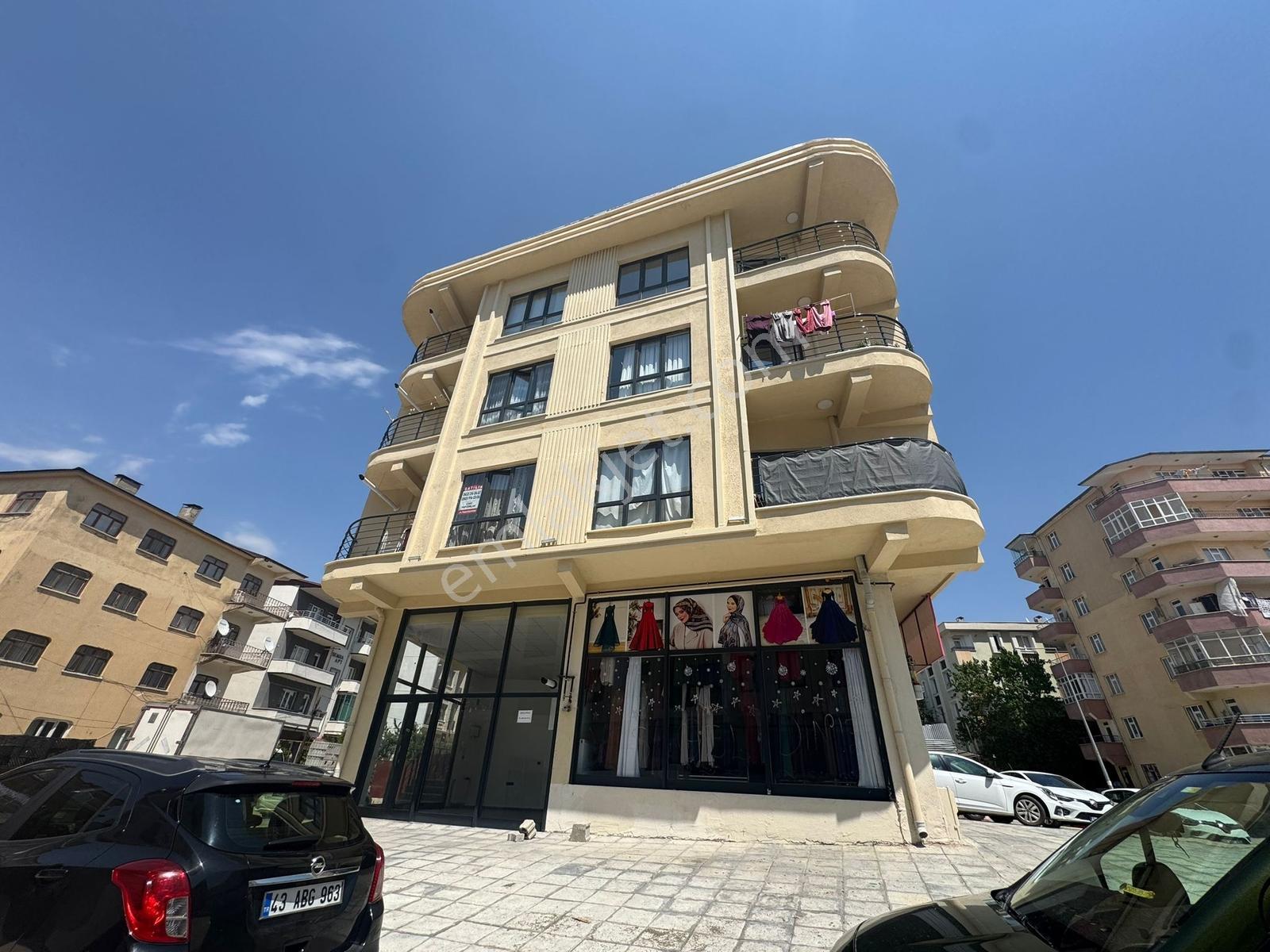 Çakı Yapı Emlaktan Alipaşa Suvaroğlunda Satılık 2+1 — fotoğraf 2