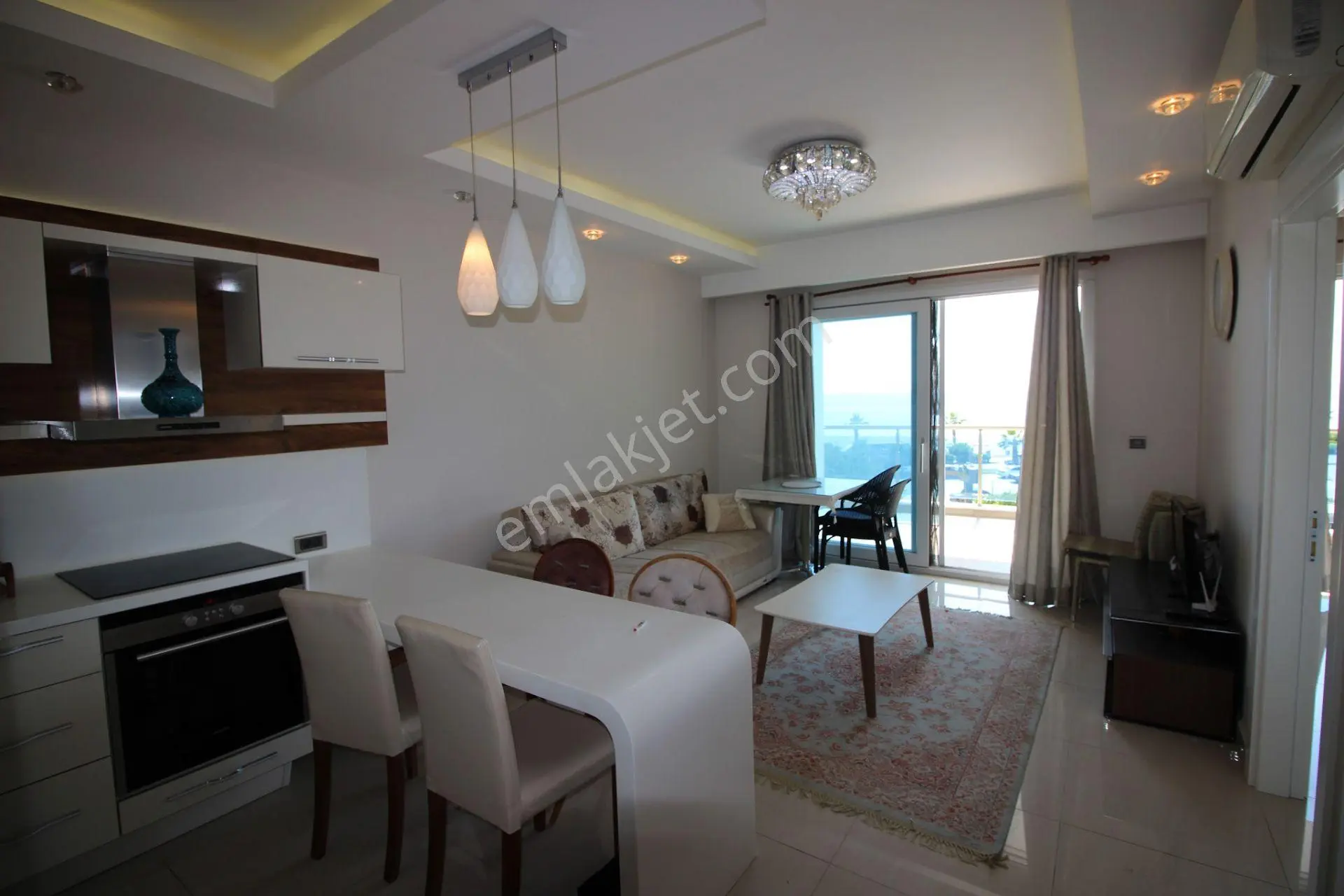 Alanya Mahmutlar'da Denize Sıfır Kale Ve Deniz Manzaralı Eşyalı 1+1 — fotoğraf 4