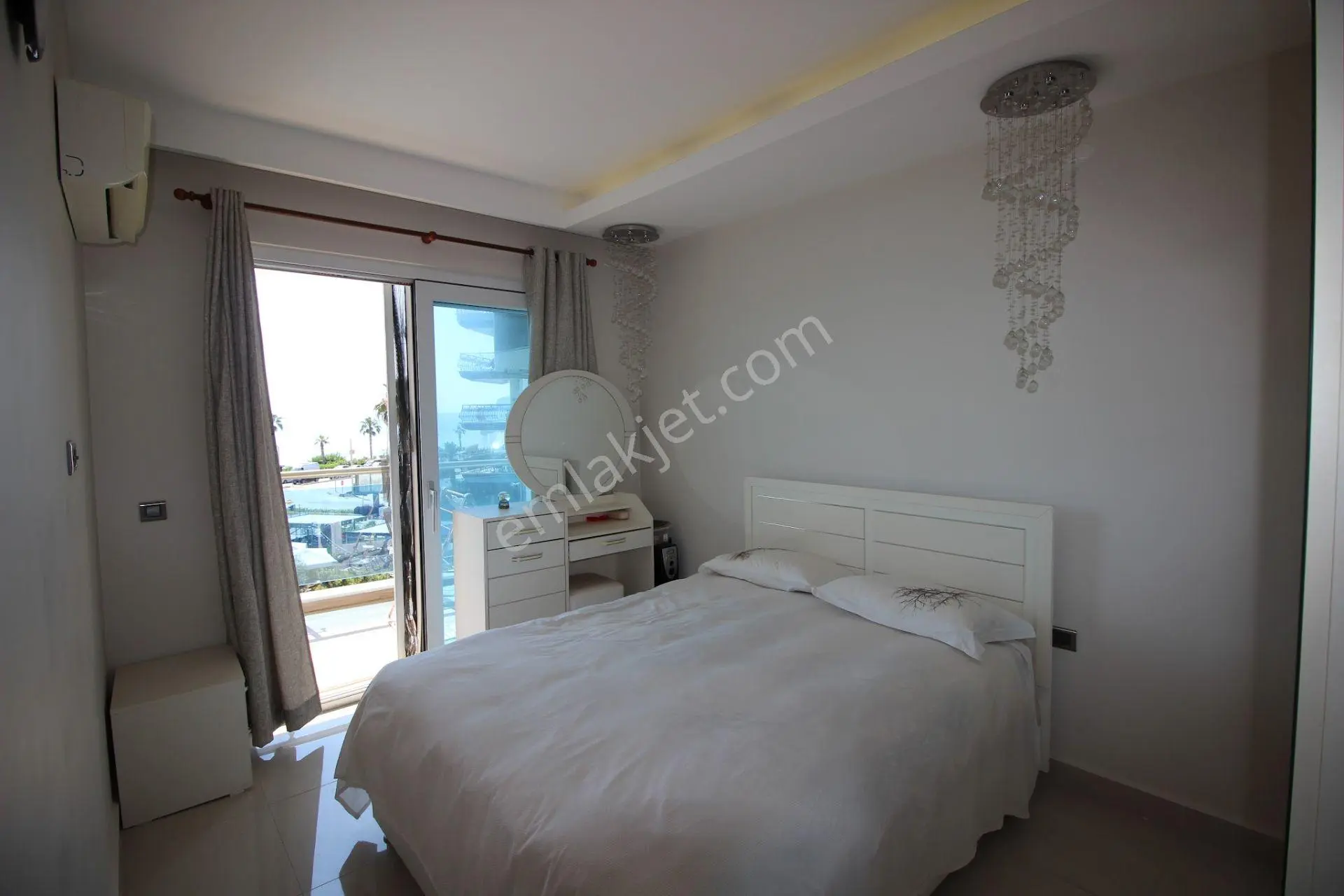 Alanya Mahmutlar'da Denize Sıfır Kale Ve Deniz Manzaralı Eşyalı 1+1 — fotoğraf 6