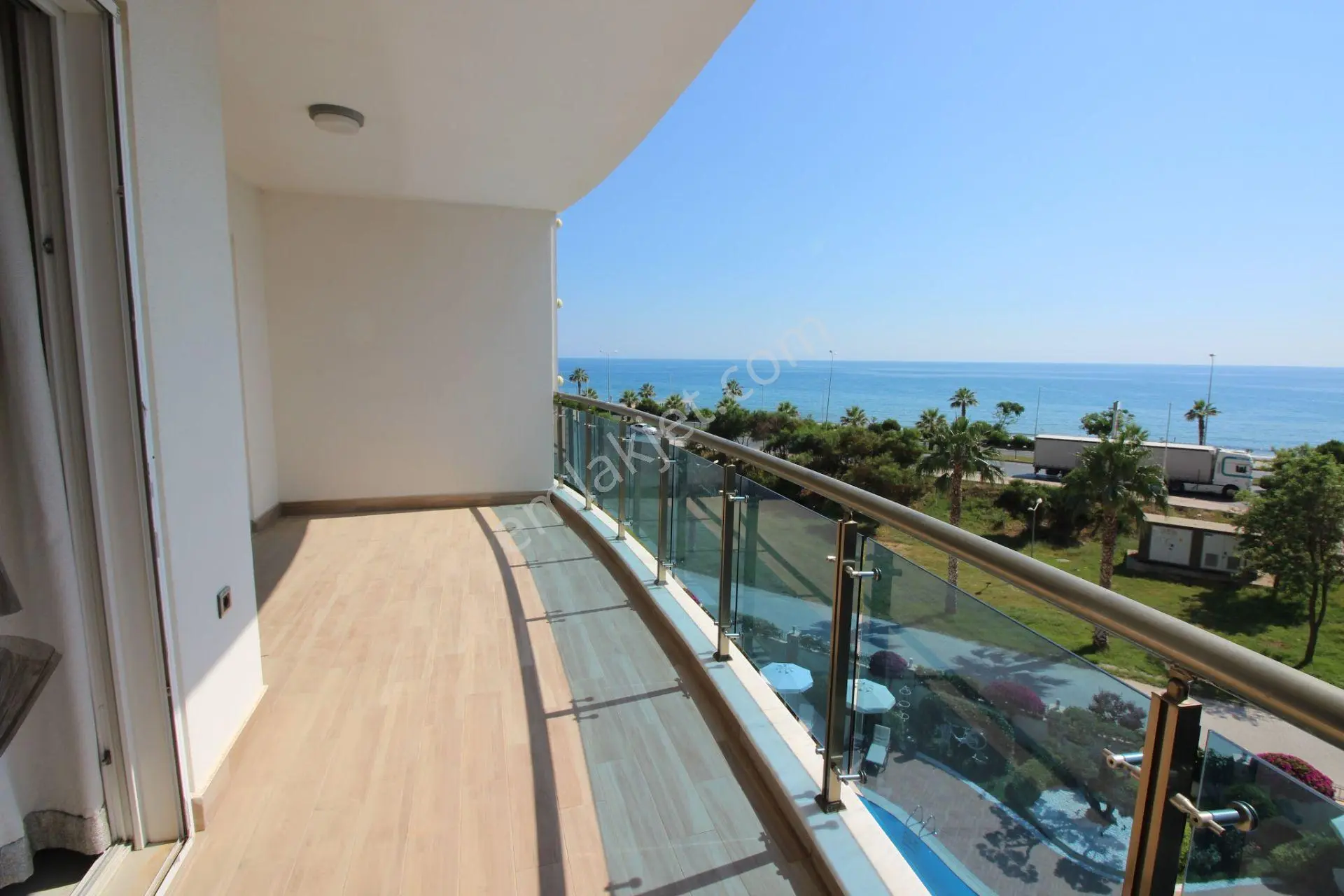 Alanya Mahmutlar'da Denize Sıfır Kale Ve Deniz Manzaralı Eşyalı 1+1 — fotoğraf 22