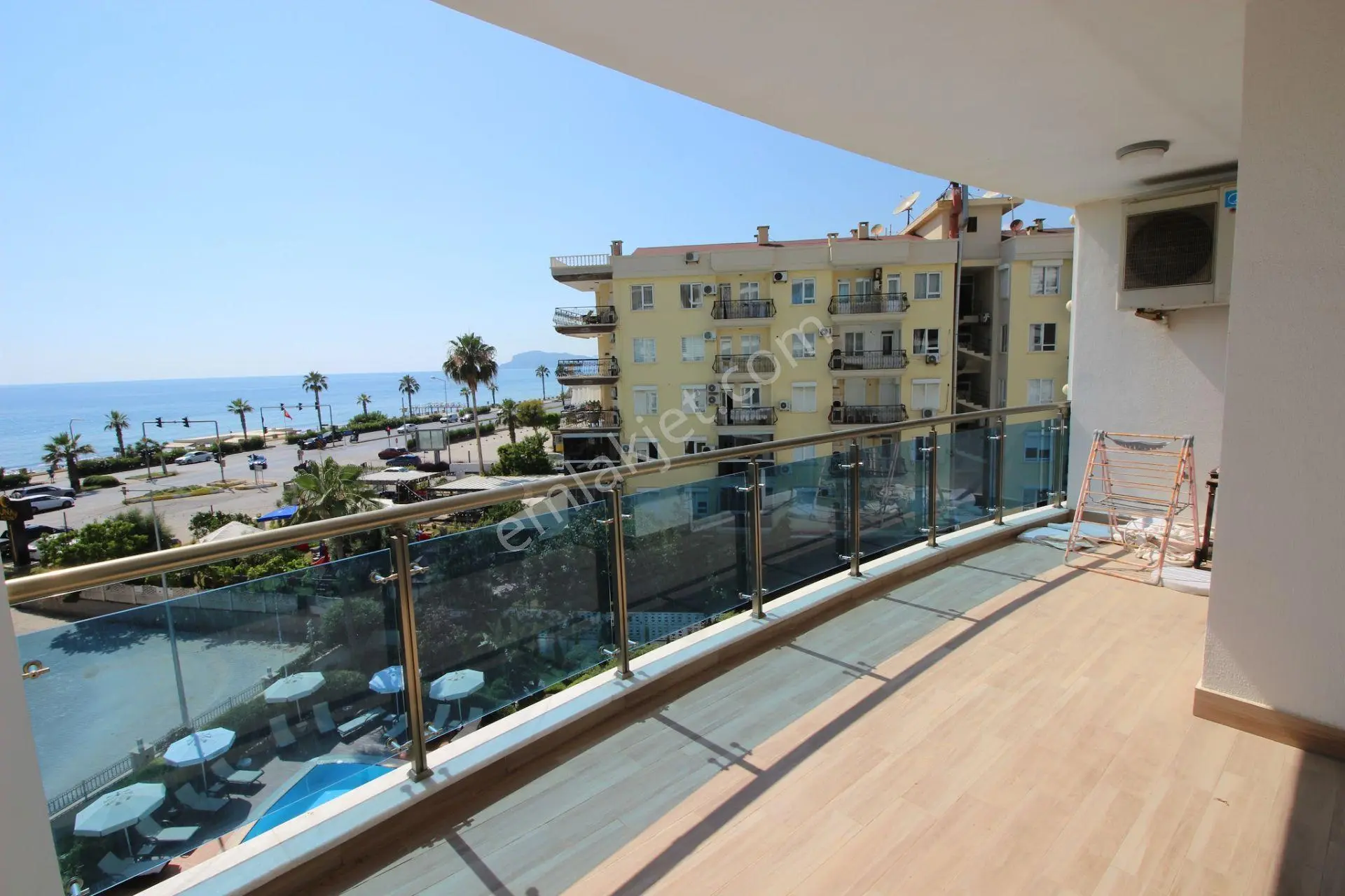 Alanya Mahmutlar'da Denize Sıfır Kale Ve Deniz Manzaralı Eşyalı 1+1 — fotoğraf 23