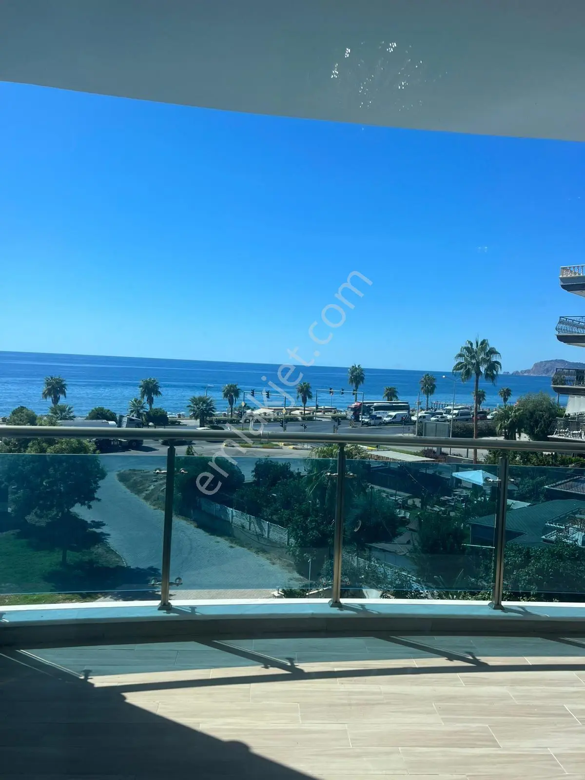 Alanya Mahmutlar'da Denize Sıfır Kale Ve Deniz Manzaralı Eşyalı 1+1 — fotoğraf 27