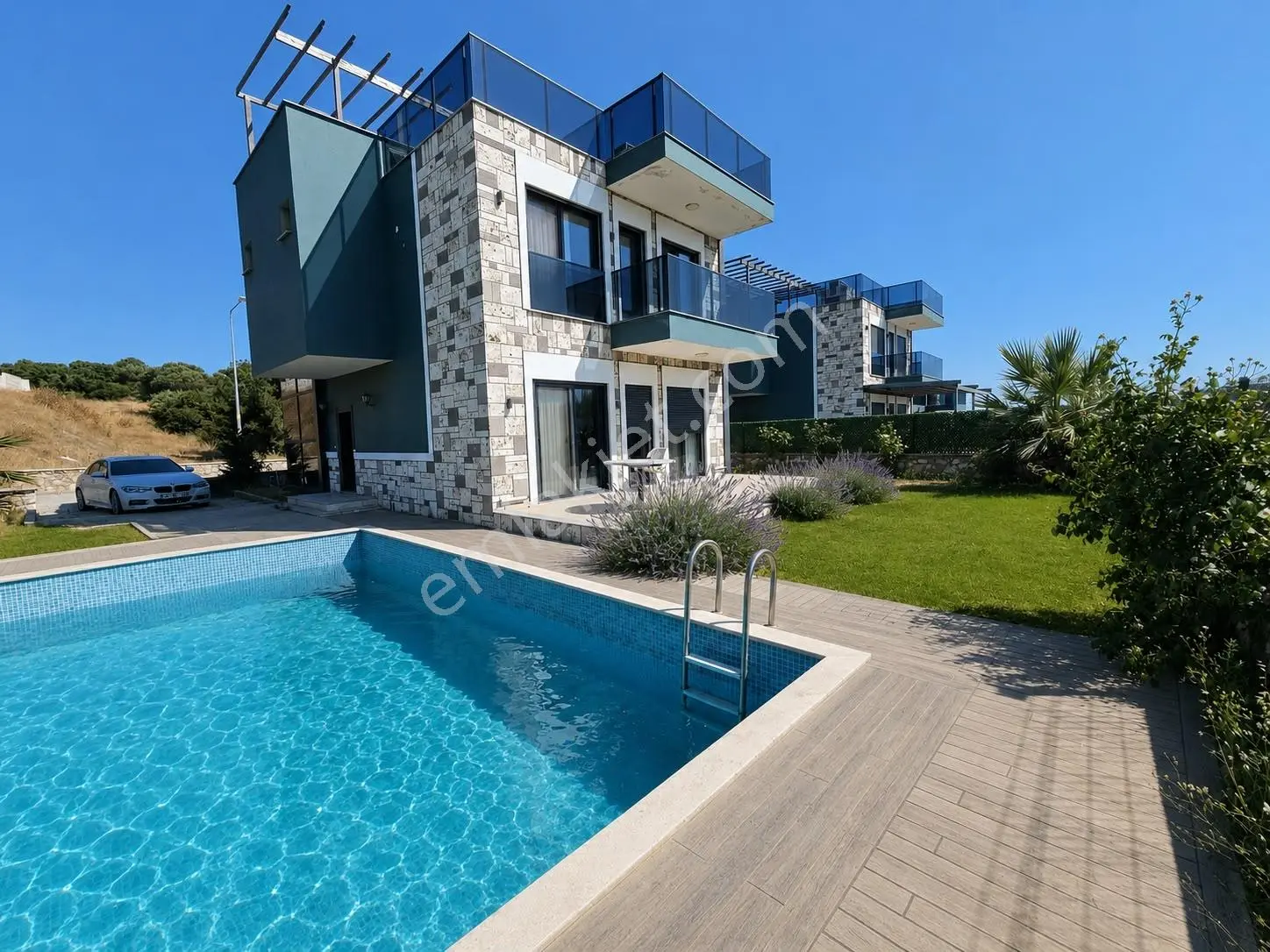 Foça Kozbeylide Reva Konaklarında Özel Havuzlu 4+1 Villa