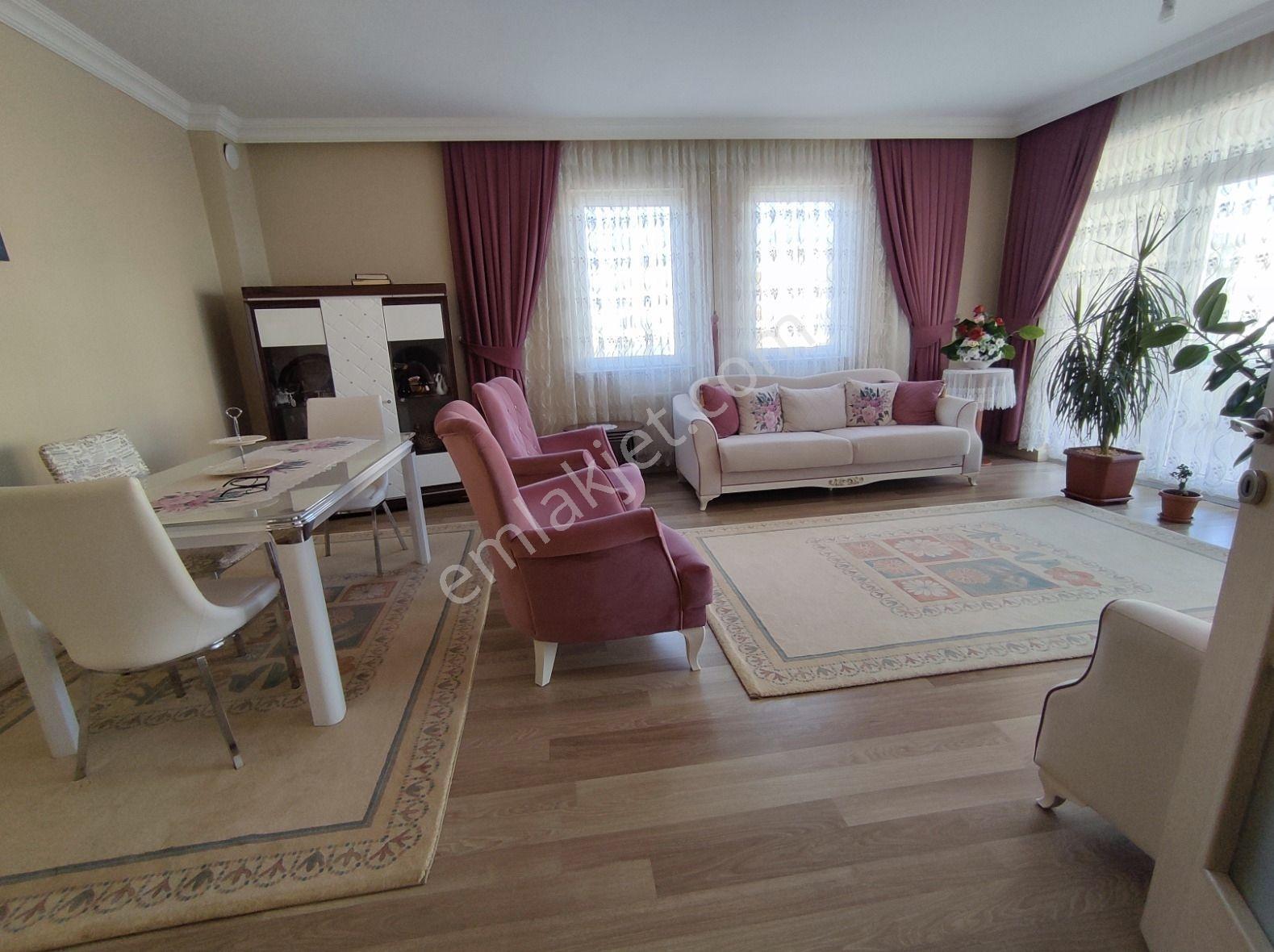 Maşuk Emlak Tan 3+1 170 M2 Yol Üstü Arakat Borçsuz — fotoğraf 3
