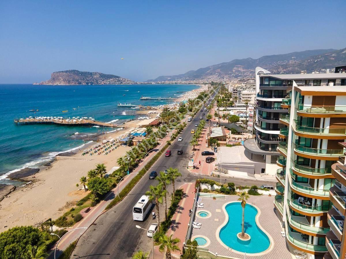 Alanya Tosmur'Da Denize Sıfır Plaja Alt Geçitli Sitede Eşyalı 1+1
