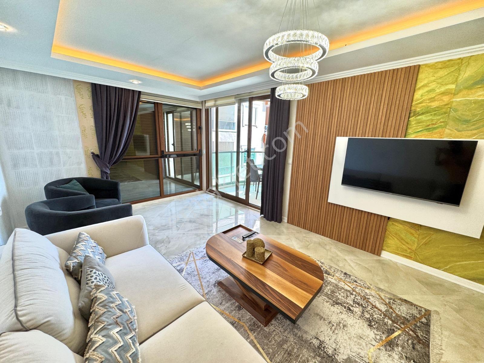Alanya Tosmur'da Denize Sıfır Plaja Alt Geçitli Sitede Eşyalı 1+1 — fotoğraf 2