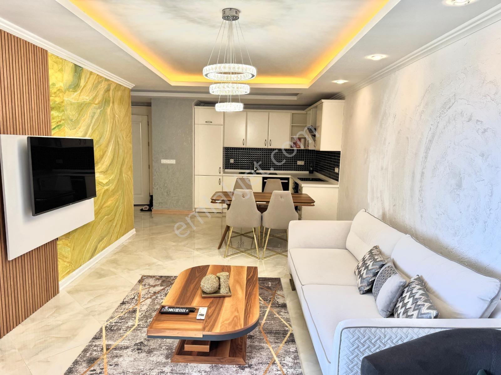 Alanya Tosmur'da Denize Sıfır Plaja Alt Geçitli Sitede Eşyalı 1+1 — fotoğraf 4
