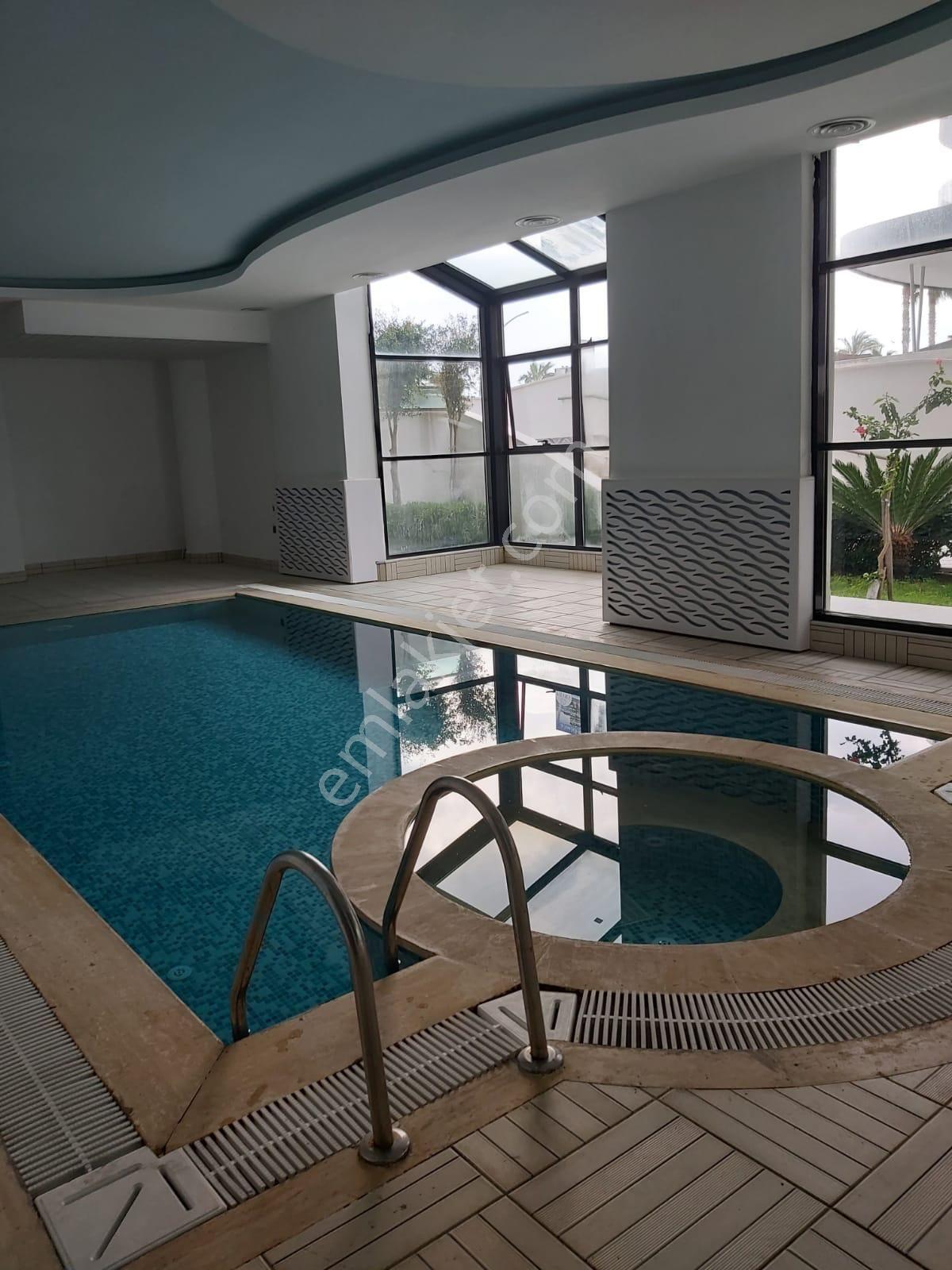 Alanya Tosmur'da Denize Sıfır Plaja Alt Geçitli Sitede Eşyalı 1+1 — fotoğraf 18