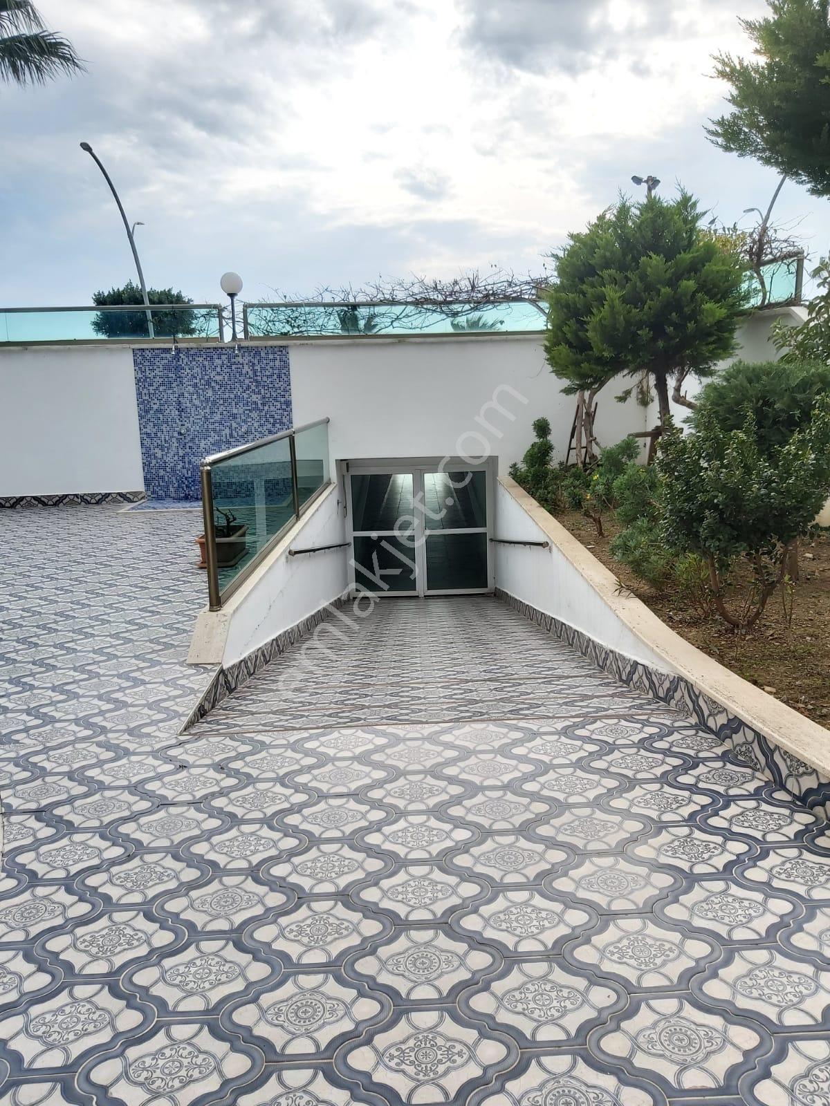 Alanya Tosmur'da Denize Sıfır Plaja Alt Geçitli Sitede Eşyalı 1+1 — fotoğraf 20