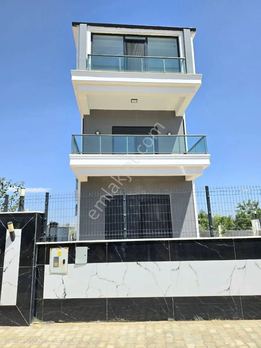 Odabaşında 300m2 Arsa İçerisinde 245m2 Tribleks Villa — fotoğraf 2