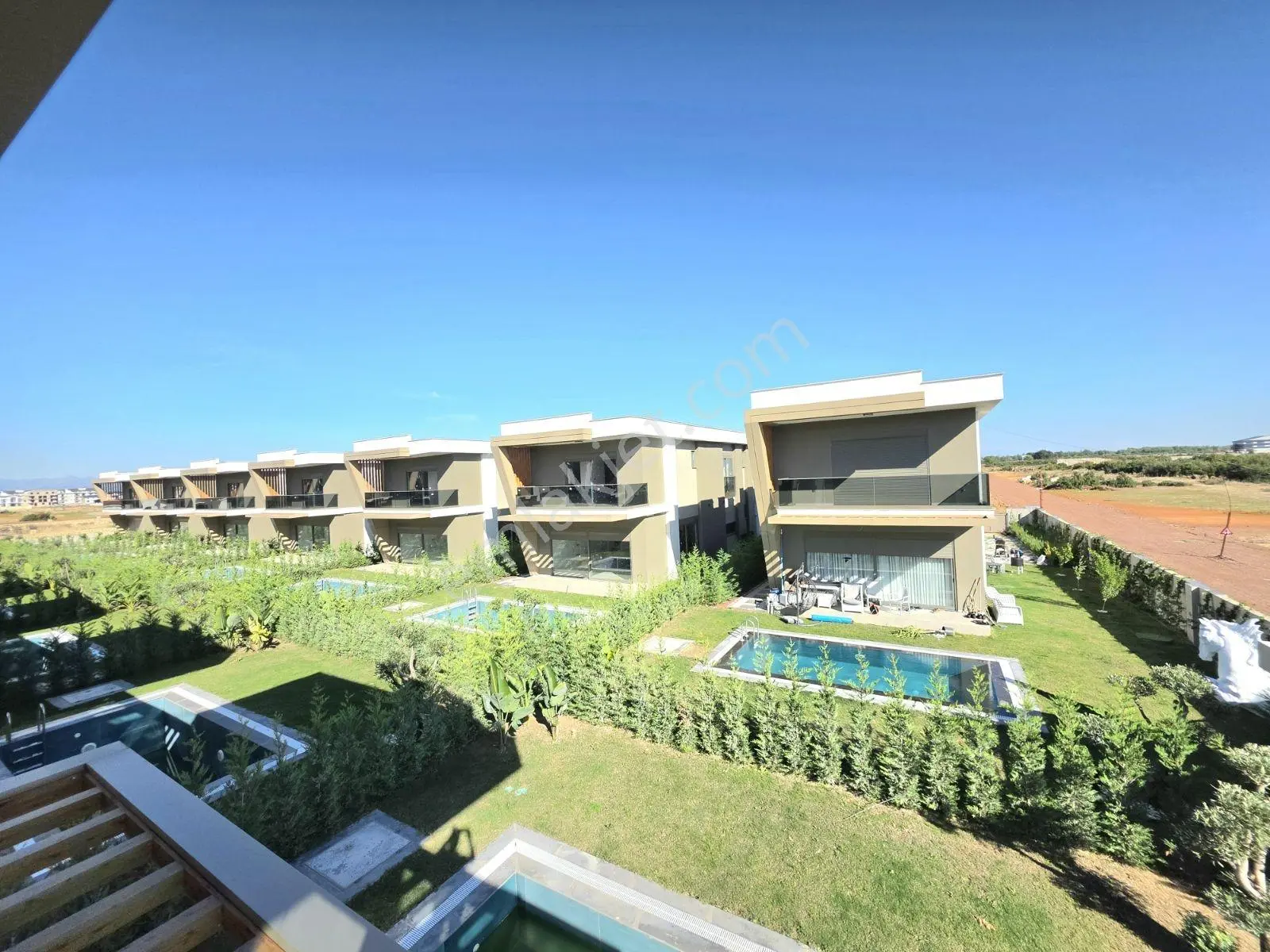 Altınkale'De Site İçerisinde Müstakil Havuzlu 4+1 Lüks Villa