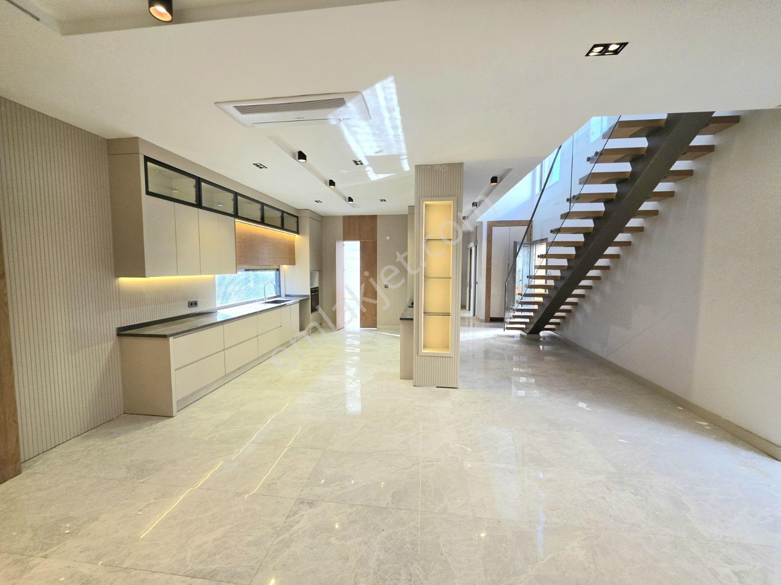 Altınkale'de Site İçerisinde Müstakil Havuzlu 4+1 Lüks Villa — fotoğraf 2