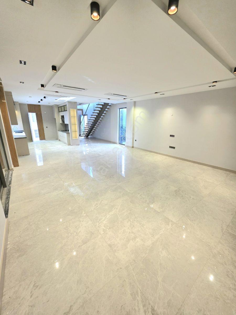 Altınkale'de Site İçerisinde Müstakil Havuzlu 4+1 Lüks Villa — fotoğraf 4