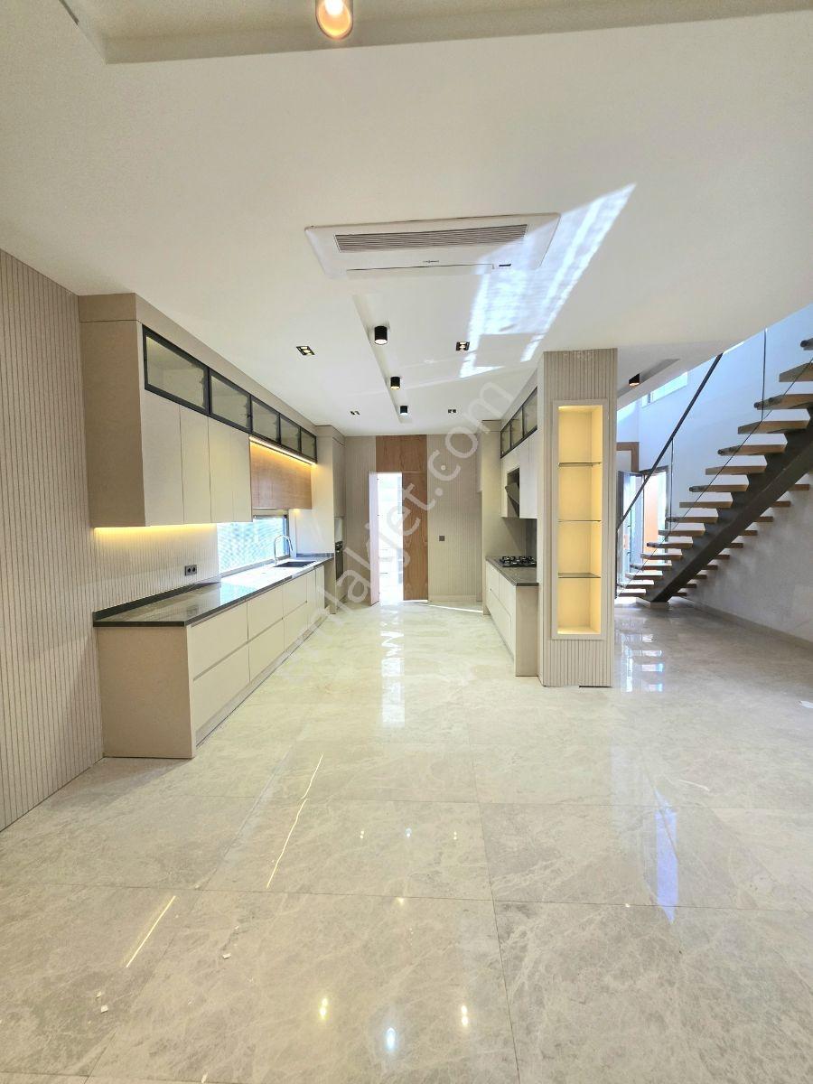Altınkale'de Site İçerisinde Müstakil Havuzlu 4+1 Lüks Villa — fotoğraf 8
