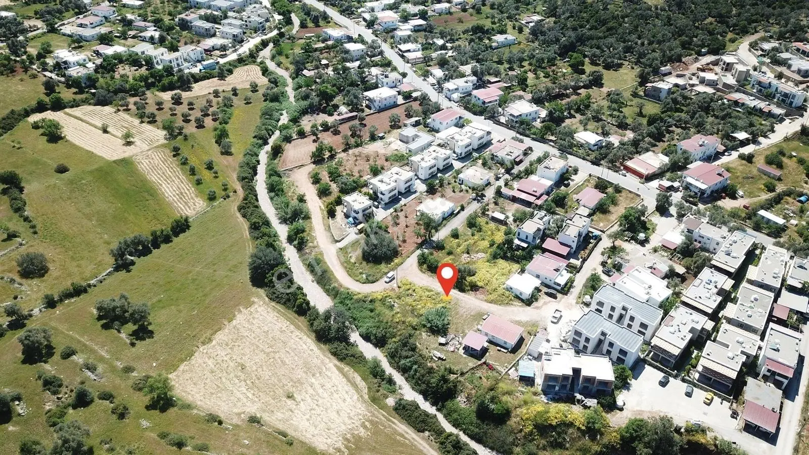 Bodrum Yalıçiftlik'te Satılık 580 M2 %40 İmarlı Arsa — fotoğraf 2