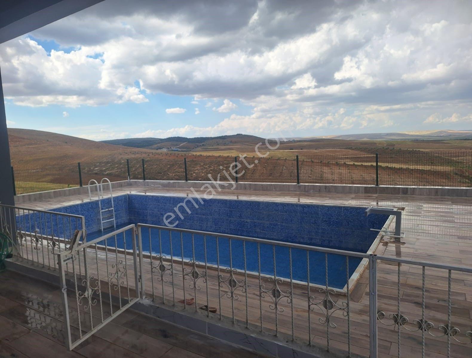 Akev Gayrimenkul'den Tekerli'de Havuzlu Bağ Evi Ve Fıstıklık — fotoğraf 3