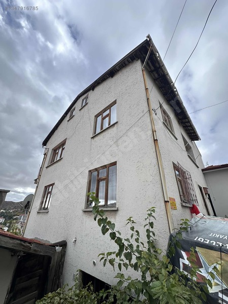 İskilip'Te Şehre Nazır 3 Katlı Komple Satılık Bina