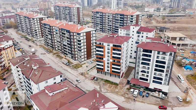 Cumhuriyet Mahallesinde Bulvar Üzerinde 130'M2 Satılık Dükkan